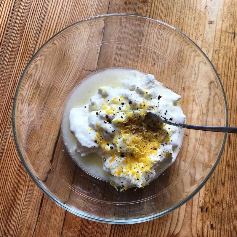 Kall citronsås på yoghurt
