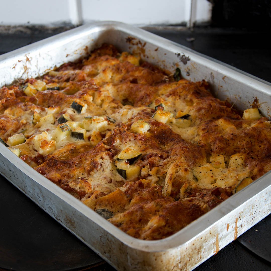 Vegetarisk lasagne med zucchini och spenat kan jag lova är den godaste lasagnen du ätit på länge. En god lasagne behöver inte alltid innehålla kött.