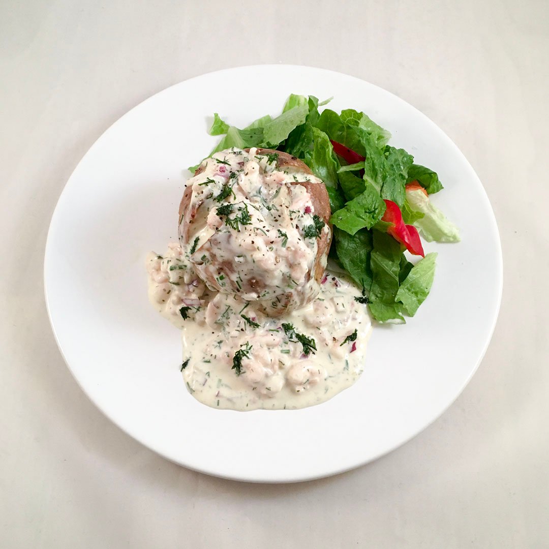 Bakad potatis med räkröra är lättlagad middag som du lyckas med.