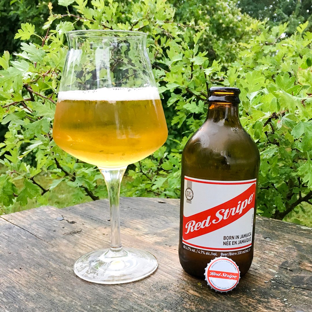 Red Stripe är jamaicansk blask på flaska med intetsägande och tråkig smak.