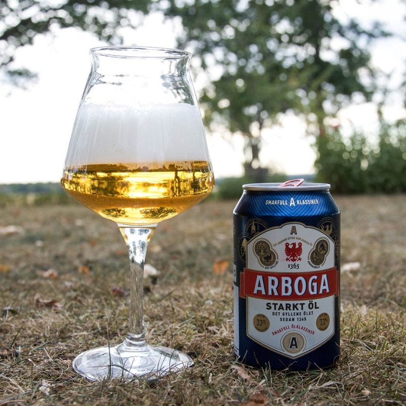 Arboga Starkt Öl 7,3% är lillebrodern till Arboga Extra Stark 10,2%. Smaken är något bättre men fortfarande oangenäm.