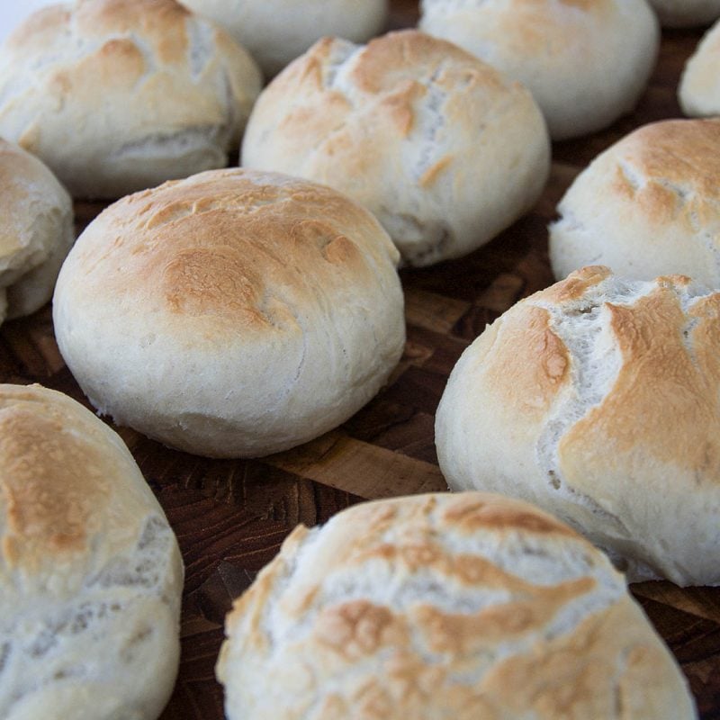 Enkla frallor - Recept på lättbakat bröd som du kommer baka många gånger.