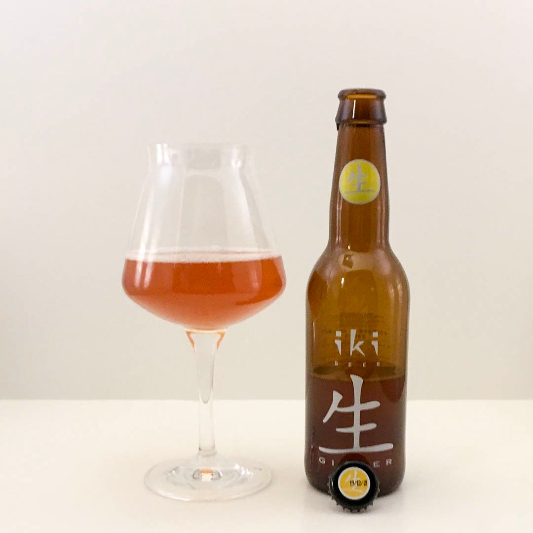 iki Beer Ginger har smak av ingefära och grönt te. Det är asiatiska smaker från Nederländerna. iki Beer Ginger har smak av ingefära och grönt te. Det är asiatiska smaker från Nederländerna.