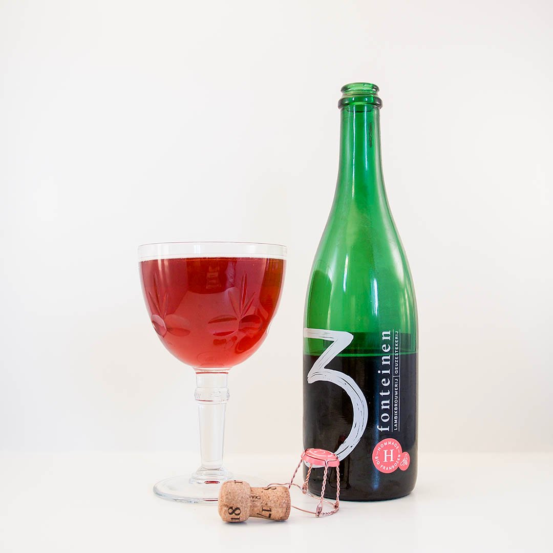 3 Fonteinen Hommage är inte prisvärd men smaken är syrligt god. Den har en relativt endimensionell smak av hallon.