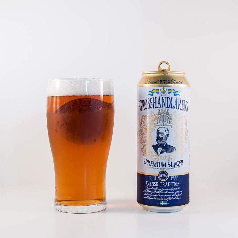 Grosshandlarens Premium Lager är stabil öl att dricka som sällskapsdryck eller till svensk husmanskost.