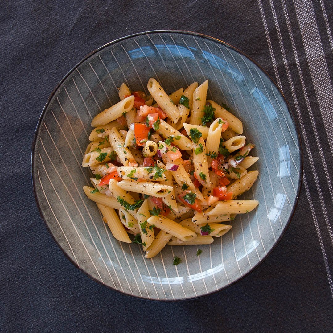 Pasta med tomatsalsa och parmesan är lättlagad middag som även passar till buffén. Pasta med tomatsalsa och parmesan är lättlagad middag som även passar till buffén.