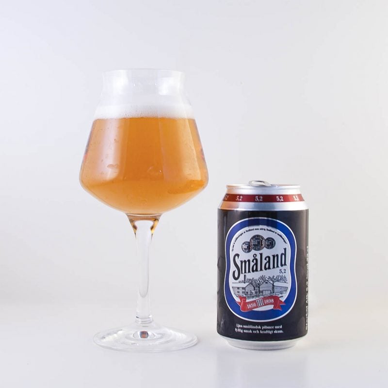Småland 5,2% från Åbro Bryggeri är helt okej öl, men den har inga smaker som förändrar världen.