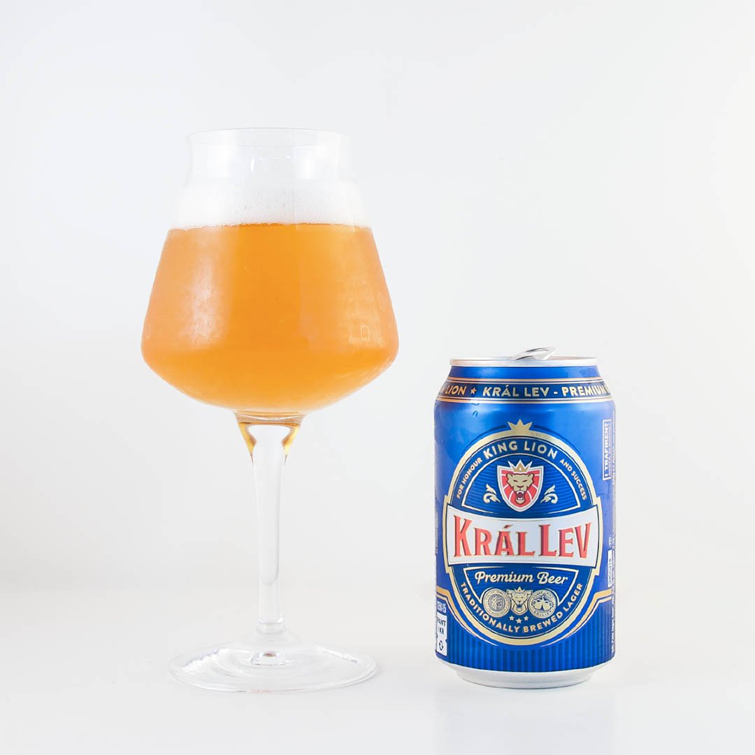 Král lev Pivo från Pivovar Zubr passar främst till måltiden.