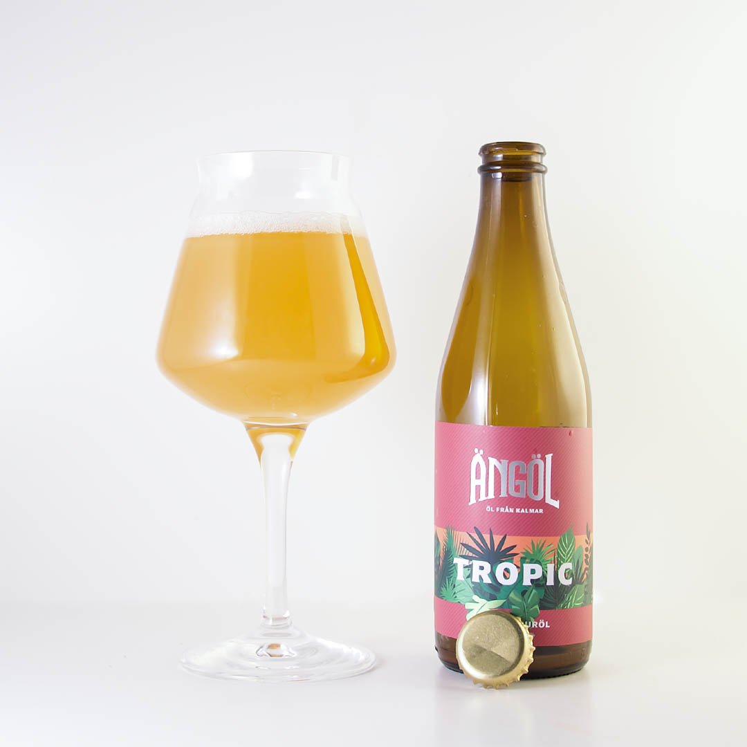 Tropic 3,5% från Ängöl är syrlig folköl med tropiska smaker.