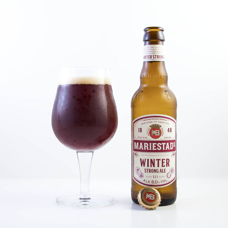 Mariestads Winter Strong Ale är en prisvärd julöl. Denna dricker du som sällskapsdryck eller till julmaten. Men den passar även till ostar.