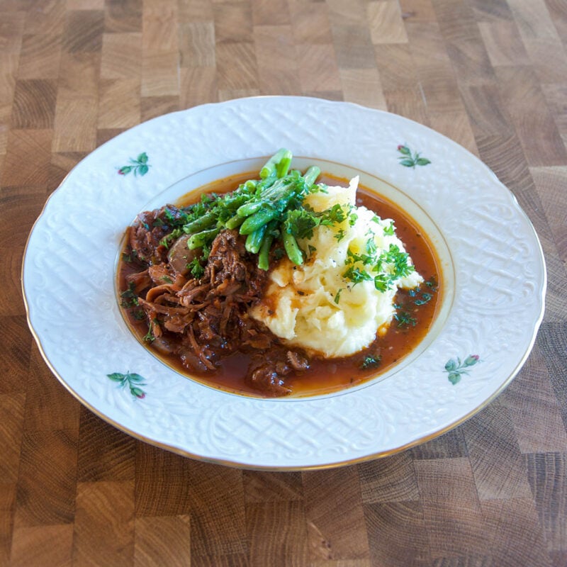 Ragu på picnicbog, potatismos och haricots verts är mumsigt långkok.