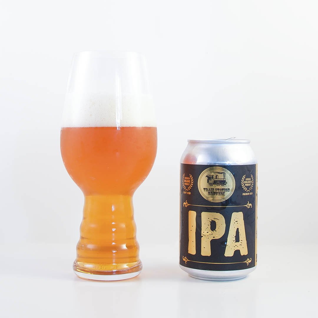 Ekologisk IPA från Train Station Brewery är välsmakande öl med tropisk doft och smak. Läs hela recensionen på ölbloggen.