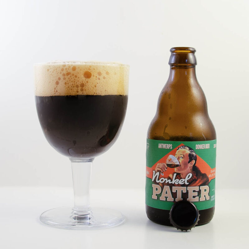 Nonkel Pater från Antwerpse Brouw Compagnie är komplex och välsmakande öl. Ölen du dricker som sällskapsdryck, till ostar eller charkuterier.