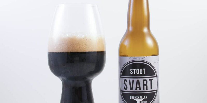 Stout Svart från Brukskällan Bryggeri är mumsig öl av stilen stout. Passar att dricka som sällskapsdryck, till ostar eller choklad.