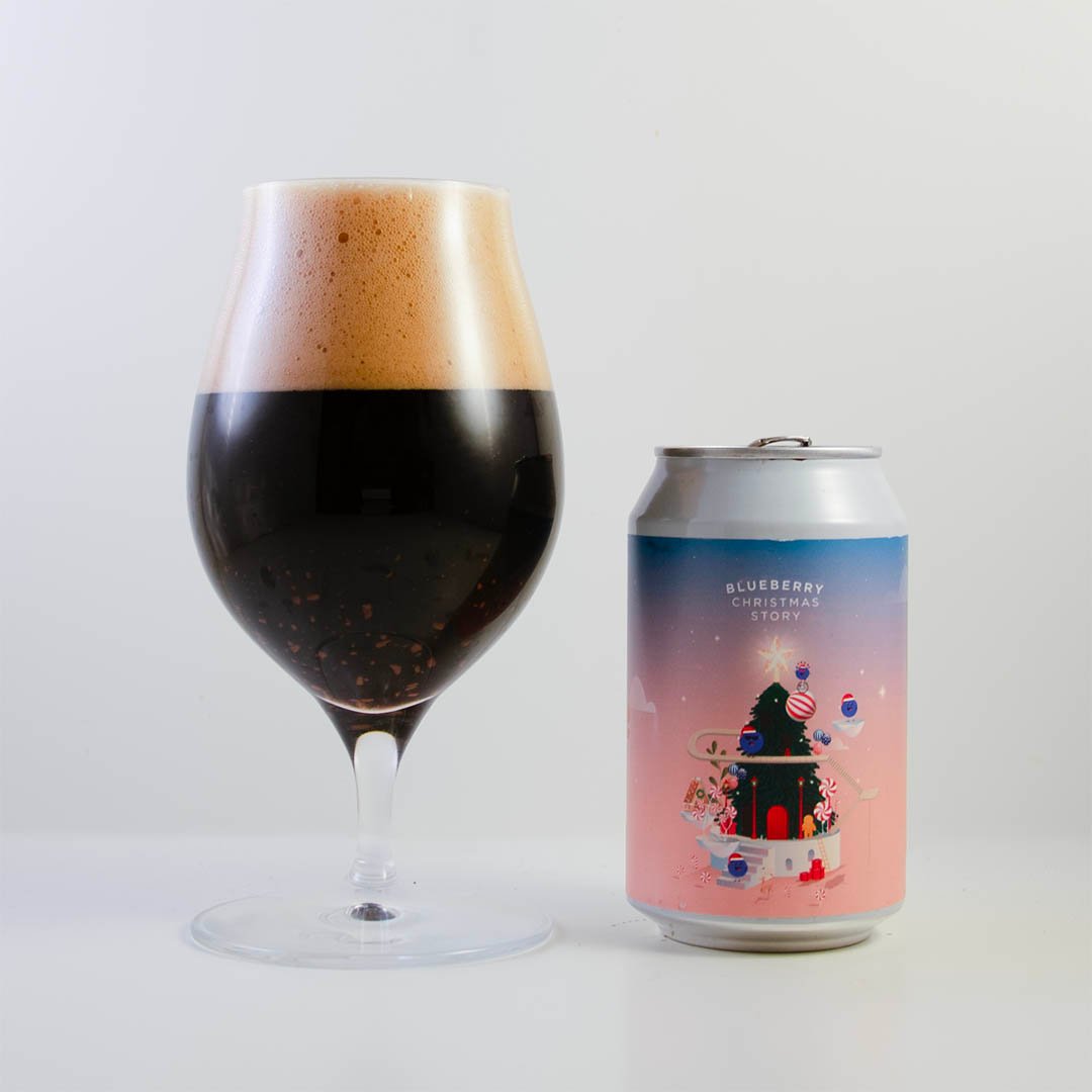 Blueberry Christmas Story från Bearded Rabbit Brewery är komplex och smakfull. Den är som en efterrätt i sig själv.