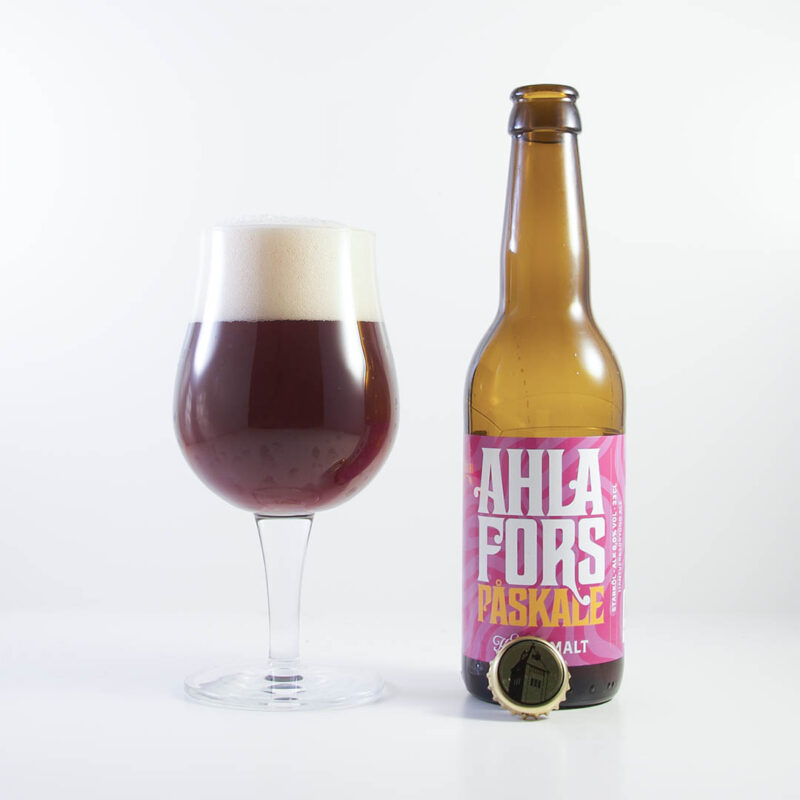 Påskale från Ahlafors Bryggerier är en trevlig öl. Servera den som sällskapsdryck, till ostar eller påskbuffén.