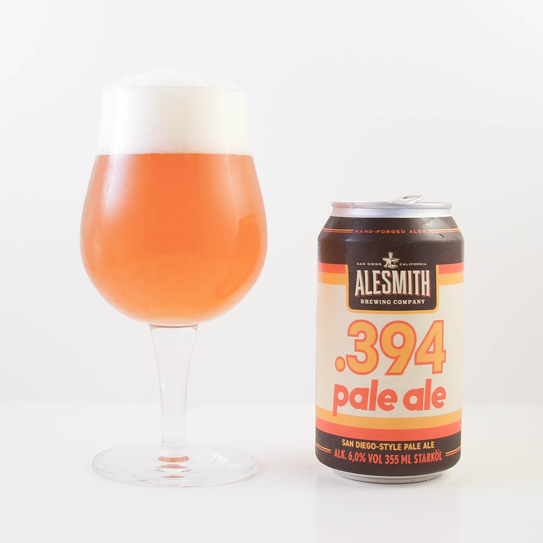 San Diego Pale Ale .394 från AleSmith Brewing Company är smakfull öl att dricka som den är eller till hamburgare och grillat.