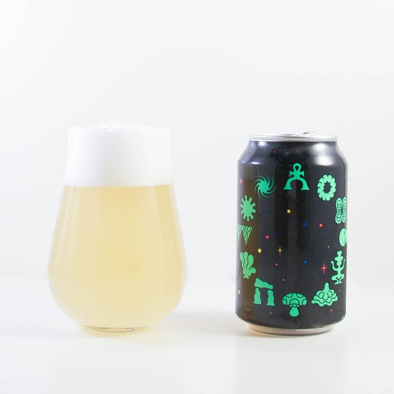 Zodiak Non-Alcoholic IPA från Omnipollo är trevlig alkoholfri IPA. Denna ölen dricker du som sällskapsdryck eller till hamburgare.