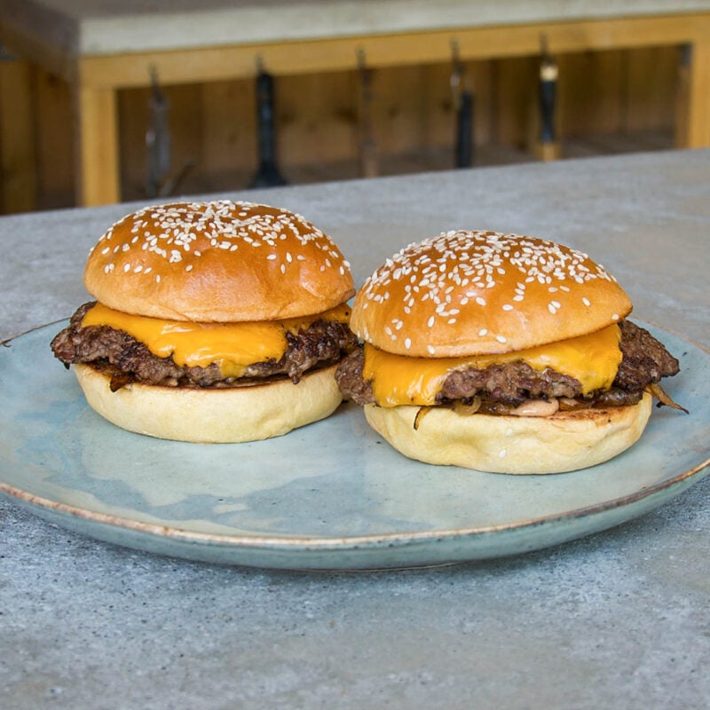 Min signaturburgare - Så gör jag min godaste hamburgare som alla lyckas med. Enkel och grymt god smashburgare helt enkelt!